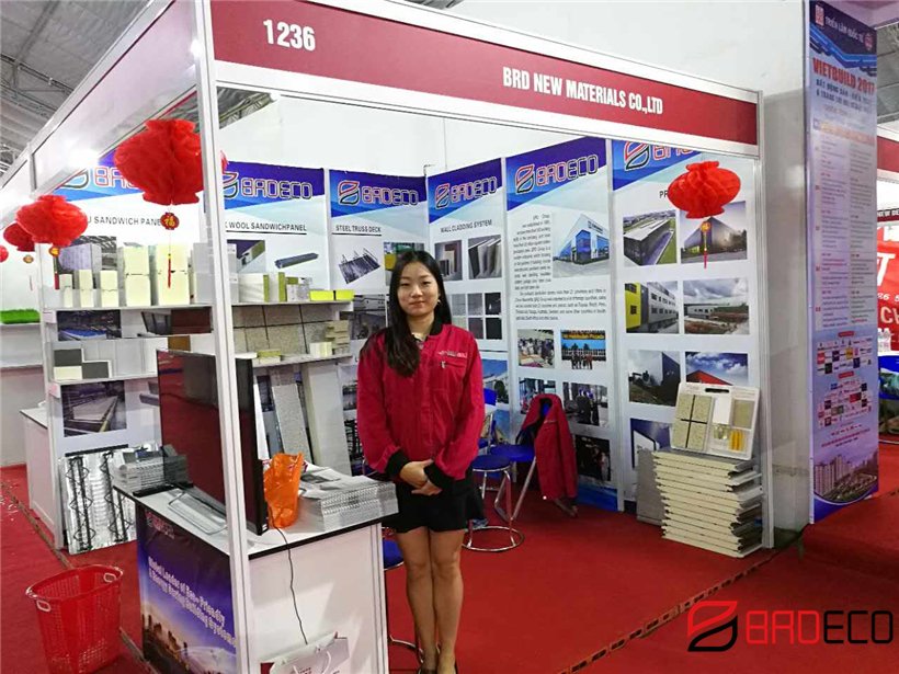 27 de septiembre, inauguración de la exposición internacional de Vietnam